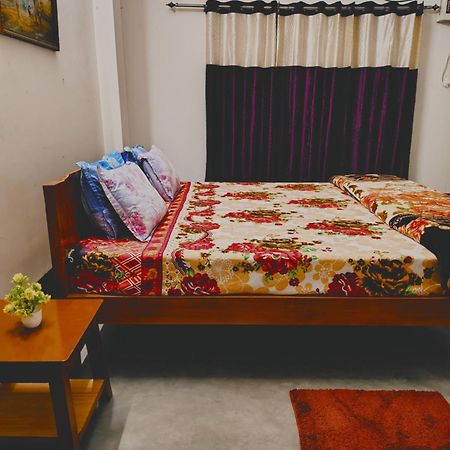 Gayatri Homestay Дибругарх Экстерьер фото