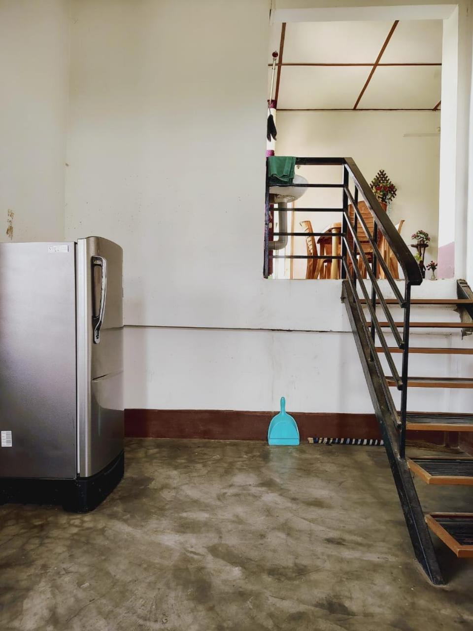 Gayatri Homestay Дибругарх Экстерьер фото